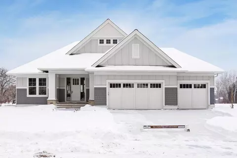 556 Harbor Ct, Shoreview, MN 55126
