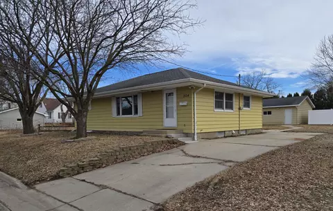 204 4th Ave SW, Stewartville, MN 55976