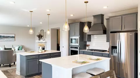 1728 Oak Creek Pass, Chaska, MN 55318