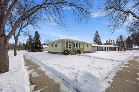 2204 7th St S, Moorhead, MN 56560
