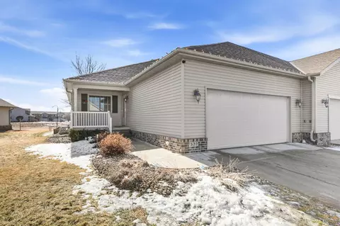 522 Graceview Dr, Saint Joseph, MN 56374