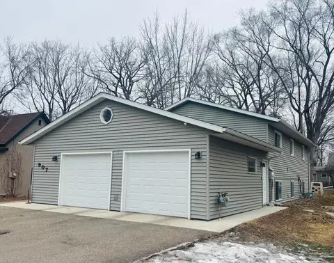 907 Pine St, Hastings, MN 55033