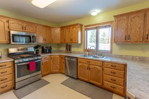 Kitchen - 1002 9th Ave SE, Barnesville, MN 56514 photo 2 of 4