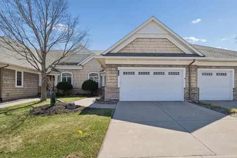 10100 Indigo Dr, Eden Prairie, MN 55347