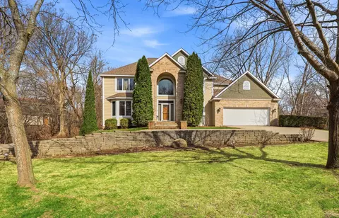 4561 Oak Pond Rd, Eagan, MN 55123