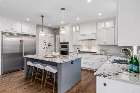 13222 Dahlgren Rd, Minnetonka, MN 55305
