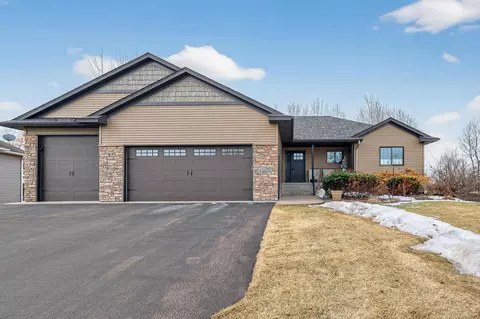 2675 Davis St S, Cambridge, MN 55008