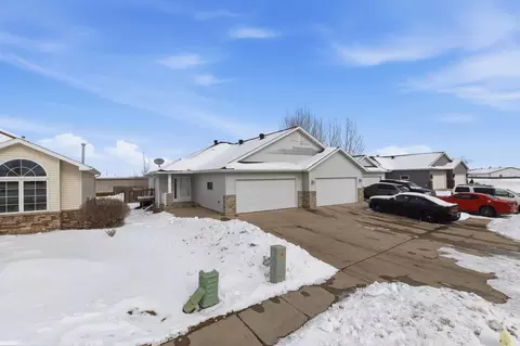 3418 Village Green Dr, Moorhead, MN 56560