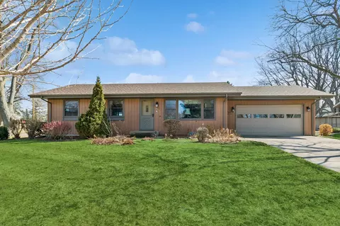 683 Riviera Dr, New Brighton, MN 55112