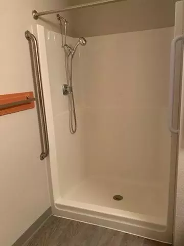 Bath - 31 Chestnut St E # 2, Trimont, MN 56176 photo 5 of 5