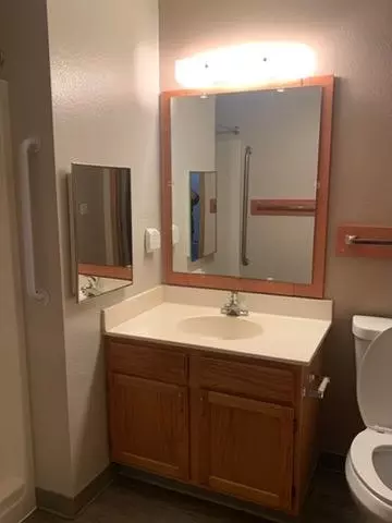 Bath - 31 Chestnut St E # 2, Trimont, MN 56176 photo 1 of 5