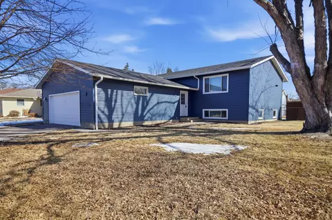 135 S Manitou Dr, Mankato, MN 56001