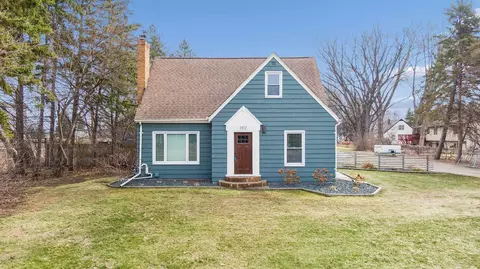 2812 Centerville Rd, Little Canada, MN 55117