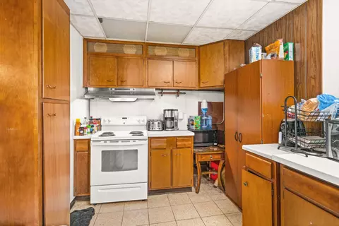 Kitchen - 722 E 3rd St, Duluth, MN 55805 photo 3 of 4