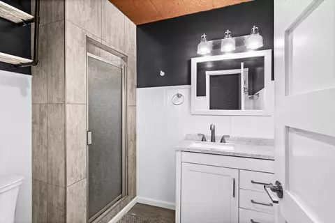 Bath - 722 E 3rd St, Duluth, MN 55805 photo 1 of 4