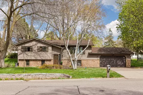 2720 Pineview Ln N, Plymouth, MN 55441