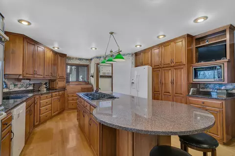 Kitchen - 2007 Summit Dr, Saint Cloud, MN 56303 photo 3 of 7