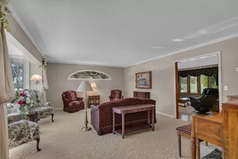 Living - 2007 Summit Dr, Saint Cloud, MN 56303 photo 3 of 4