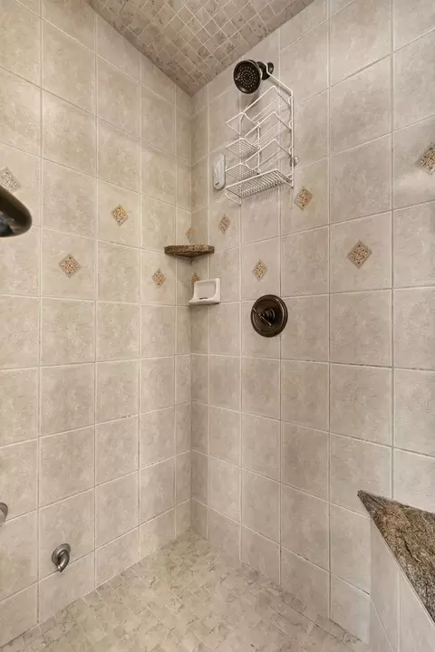 Bath - 2007 Summit Dr, Saint Cloud, MN 56303 photo 6 of 10
