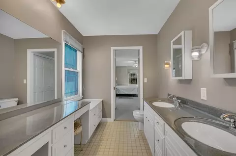 Bath - 2007 Summit Dr, Saint Cloud, MN 56303 photo 8 of 10