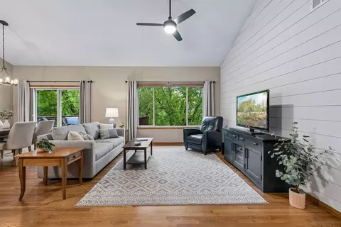1539 Stonewood Ln, Eagan, MN 55122 photo 3