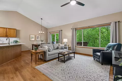 1539 Stonewood Ln, Eagan, MN 55122 photo 4