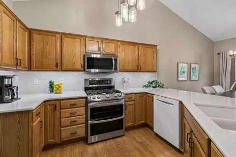 1539 Stonewood Ln, Eagan, MN 55122 photo 6