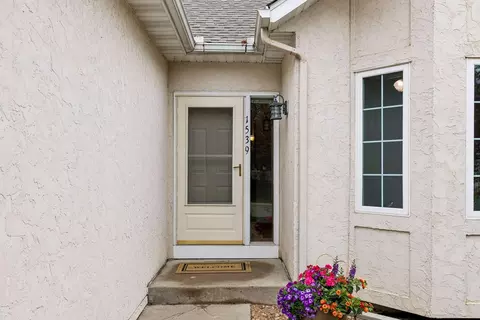 1539 Stonewood Ln, Eagan, MN 55122 photo 2