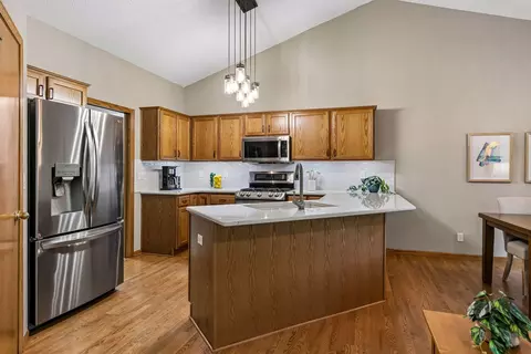 1539 Stonewood Ln, Eagan, MN 55122 photo 5