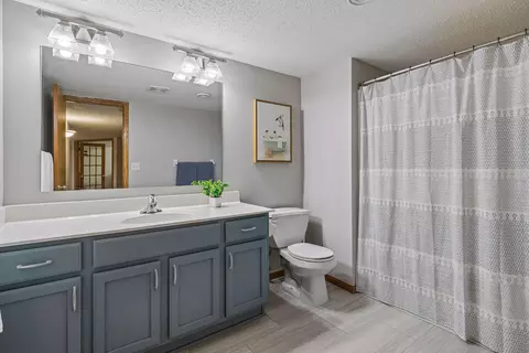 1539 Stonewood Ln, Eagan, MN 55122 photo 25