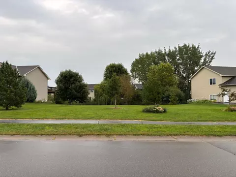 1518 Hidden Trl, Mayer, MN 55360