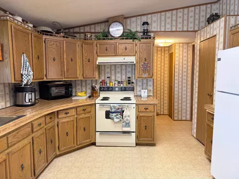 Kitchen - 18500 Bogie Bay, Garrison, MN 56450 photo 3 of 7