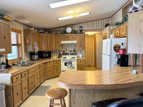 Kitchen - 18500 Bogie Bay, Garrison, MN 56450 photo 2 of 7