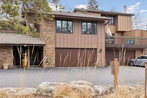 2627 Sumac Rdg, White Bear Lake, MN 55110