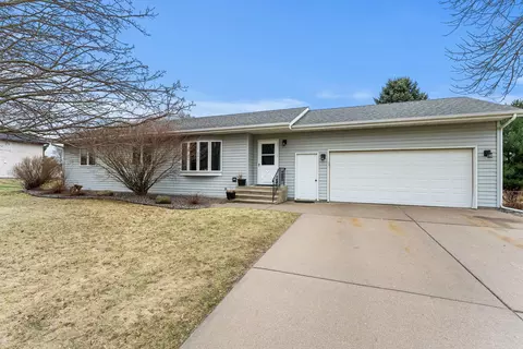 900 Southview Ave, Braham, MN 55006