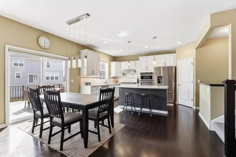 671 Devine Dr, New Brighton, MN 55112