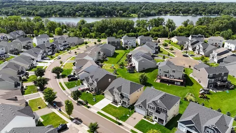 671 Devine Dr, New Brighton, MN 55112