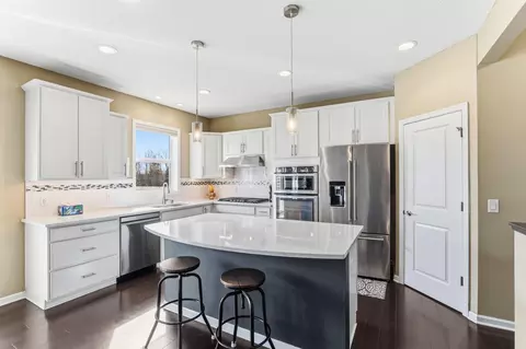 671 Devine Dr, New Brighton, MN 55112