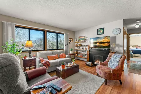 4245 Centerville Rd, Vadnais Heights, MN 55127