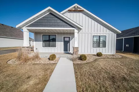 5247 Harvest Lake Dr NW, Rochester, MN 55901