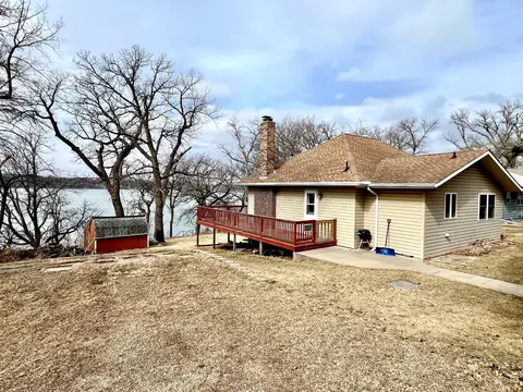 715 Lakeshore Dr, Ortonville, MN 56278
