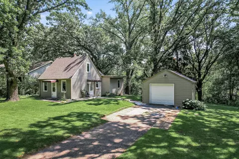 7011 Pleasant View Dr, Mounds View, MN 55112