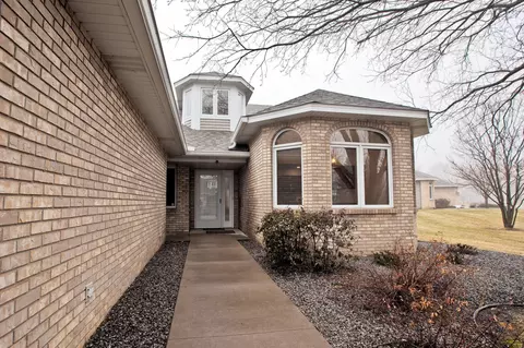 1212 Silverthorn Ct, Shoreview, MN 55126