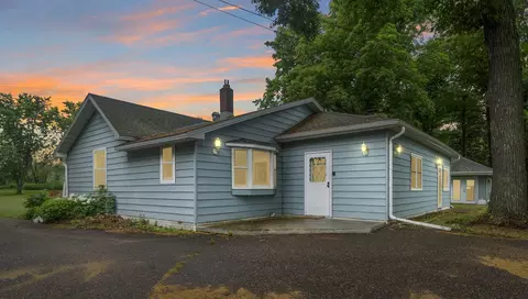 910 Evergreen St, Isle, MN 56342