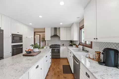 110952 Von Hertzen Ct, Chaska, MN 55318