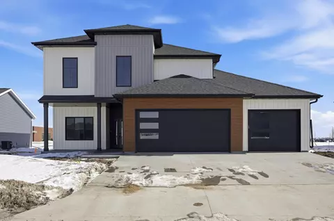 2216 44th St S, Moorhead, MN 56560
