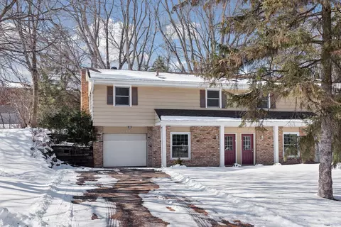 5570 5580 Shorewood Ln, Excelsior, MN 55331