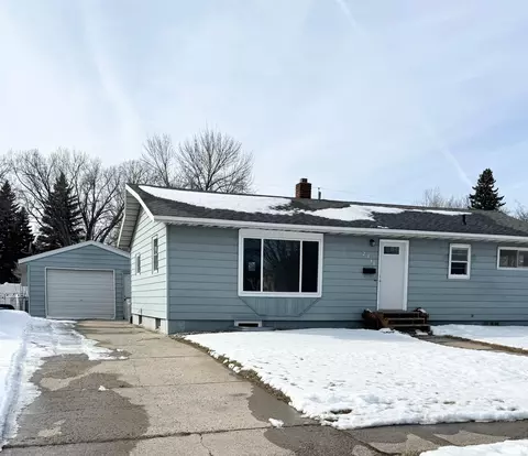 2311 8th St S, Moorhead, MN 56560