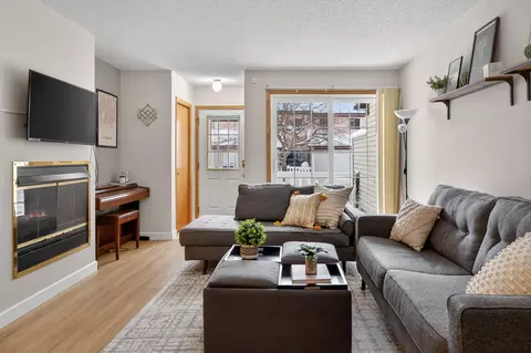 4065 Wilshire Cir #8, Shoreview, MN 55126