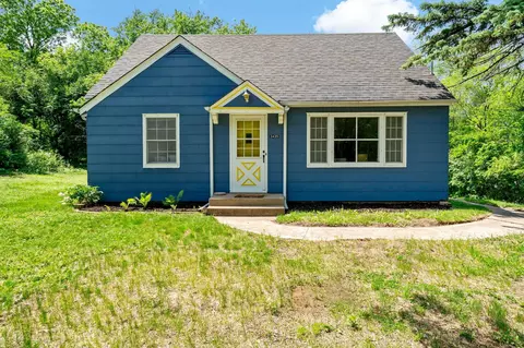 2435 Victoria St N, Roseville, MN 55113